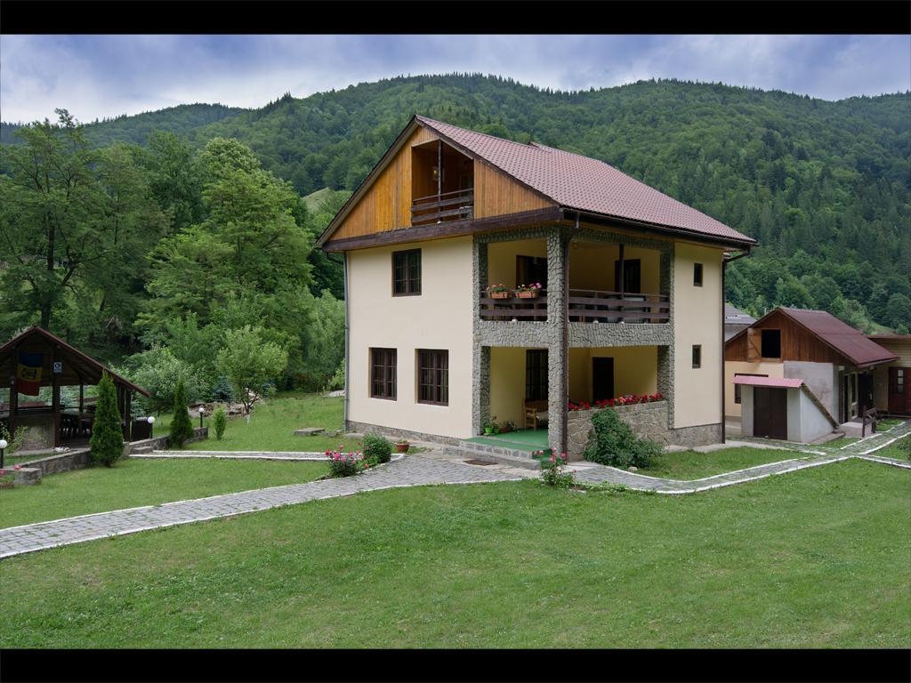 Hotel Pensiunea Bobu Izvoru Muntelui Zewnętrze zdjęcie