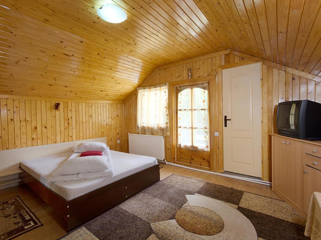 Hotel Pensiunea Bobu Izvoru Muntelui Zewnętrze zdjęcie