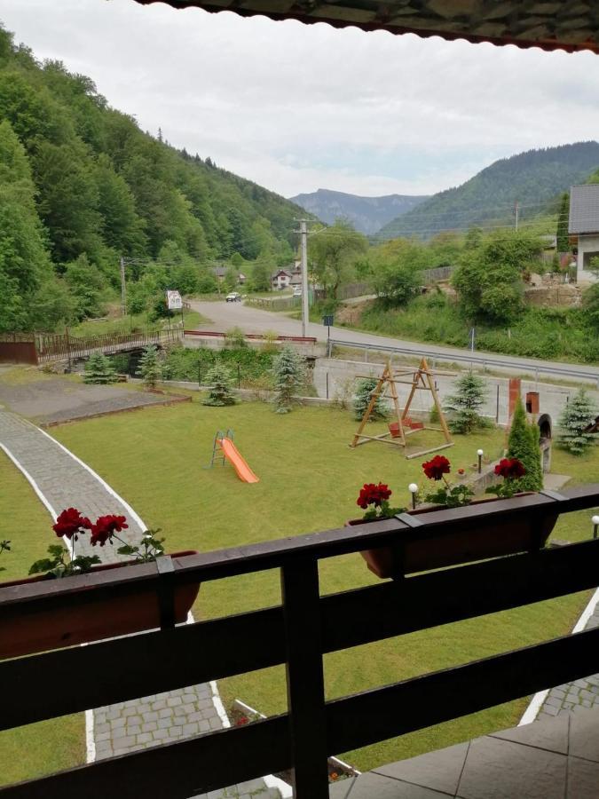 Hotel Pensiunea Bobu Izvoru Muntelui Zewnętrze zdjęcie